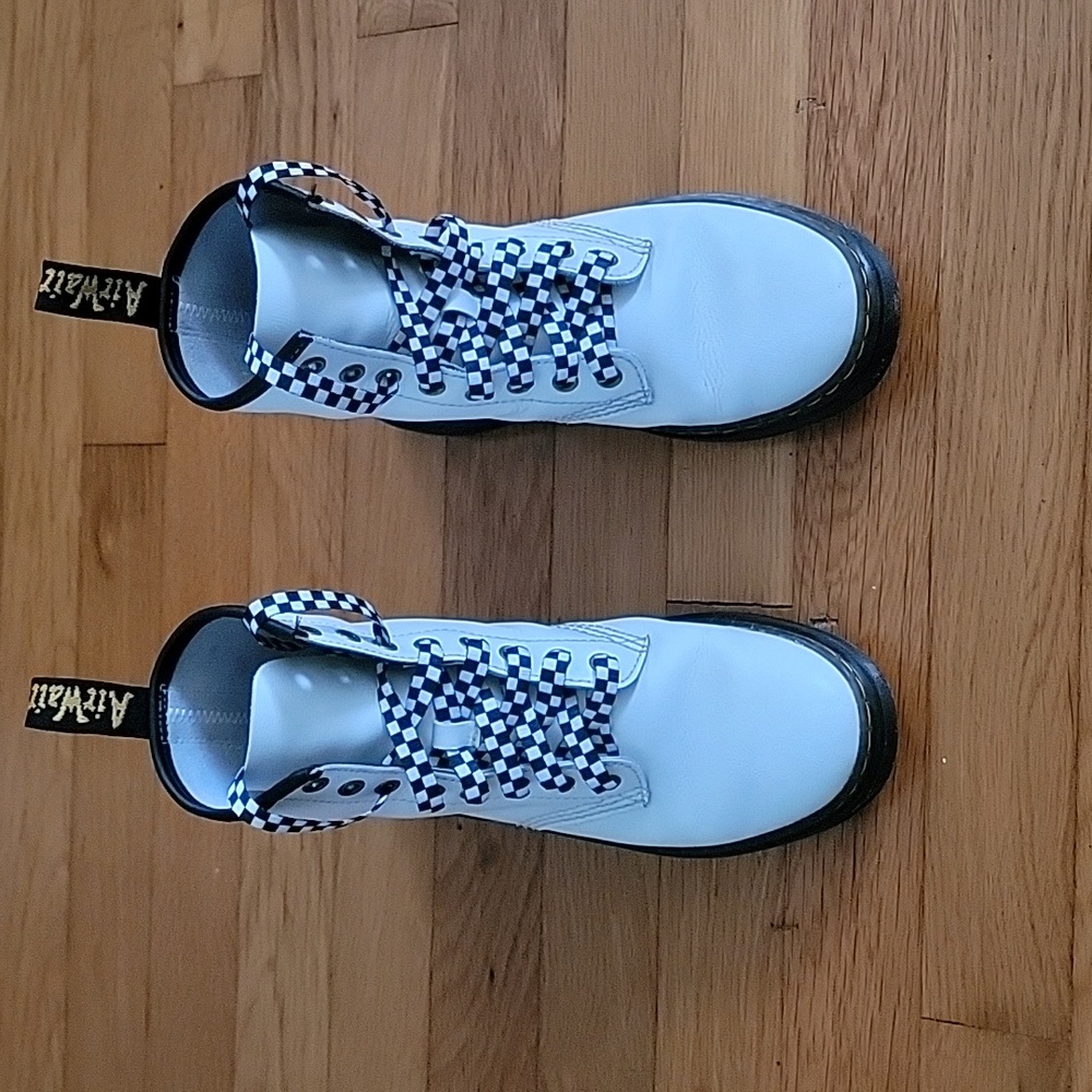 Dr. Martens Zavala